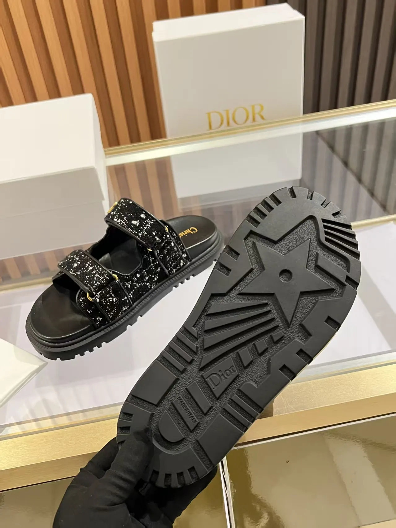 👟👟Ex-factory price 480👟👟 Dior classic popular sandals Step into the fashion territory of Dior slippers and encounter the ultimate fusion of elegance and comfort. The upper is engraved with the Christian Dior Paris logo using exquisite embroidery technology. The delicate stitching tells the brand's profound heritage and is fully recognizable.   Made of high-quality materials, it feels soft and fits your feet, as if it is a gentle care tailor-made for your feet. The sole is carefully designed and engraved with Christian Dior's lucky star symbol. It is not only a beautiful embellishment, but also provides reliable grip, making every step steady and secure.   It has a simple design and is easy to put on and take off. Whether it is a lazy weekend or a pleasant vacation, it can be easily adapted. Whether paired with casual shorts, casual jeans, or an elegant dress, Dior slippers can instantly enhance the overall style and show a casual fashion attitude.   Dior slippers, in the name of fashion, inject luxurious charm into your life and accompany you with every step you take with confidence and elegance. Material: Fine genuine cowhide upper, outsole, TPR, non-slip and wear-resistant, code number: 35-41 (42 customized)